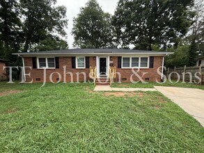 Building Photo - Newly Renovated 4 Bedroom Home with Hardwood Floors & Central A/C in Winston-Salem