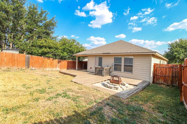 Building Photo - 819 Rodeo Ranch