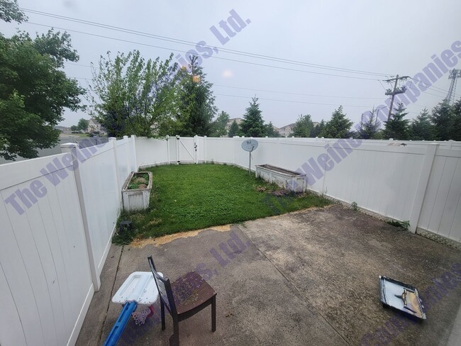 Building Photo - 3 Bedroom/2.5 Bathroom Townhome – Available August 1st!