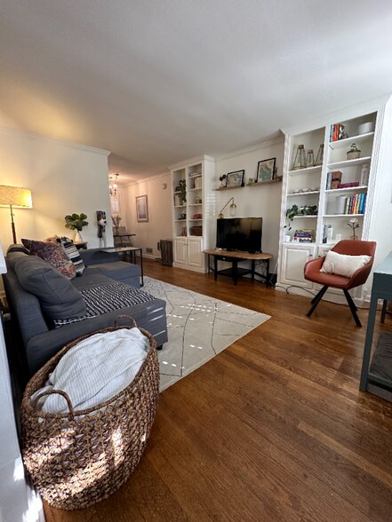 Building Photo - 618 S Pitt St