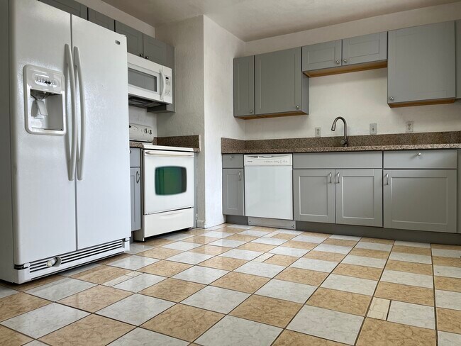 Building Photo - 9160 Cypress Dr