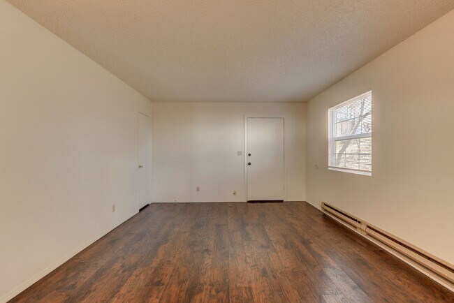 Building Photo - 638 2nd St