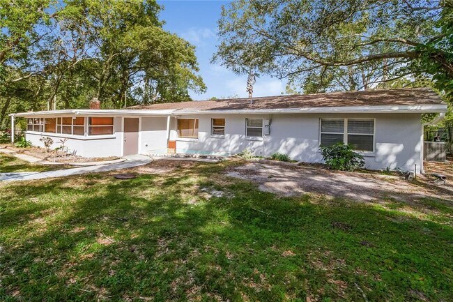 Building Photo - 1197 W Lakeview Cir