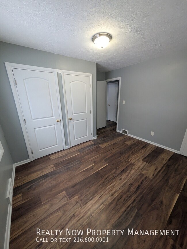 Building Photo - 15709 Northwood Ave