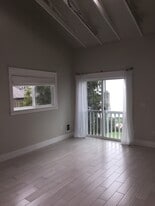 Building Photo - 6537 Beach Dr SW