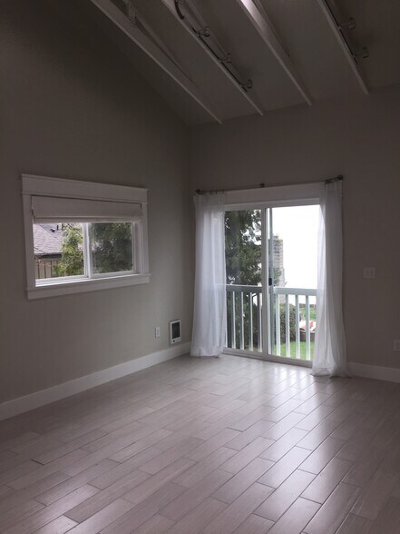 Living Room - 6537 Beach Dr SW