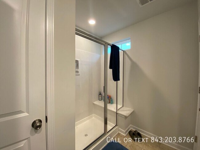 Building Photo - 219 Lazy River Ln