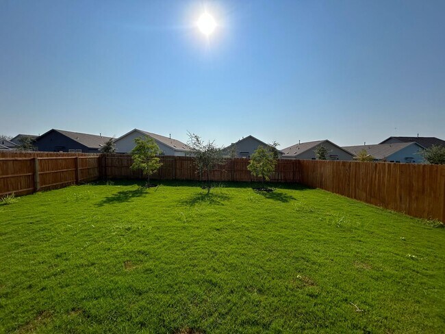 Building Photo - Modern 4-Bedroom Living with Community Pool Access!