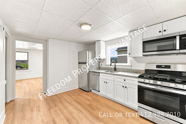 Building Photo - 425 32nd St