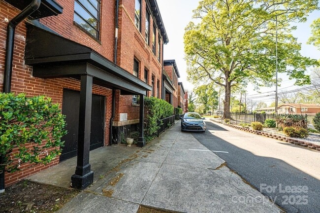 Building Photo - 426 2nd Ave SE