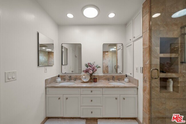 Building Photo - 9023 Alto Cedro Dr