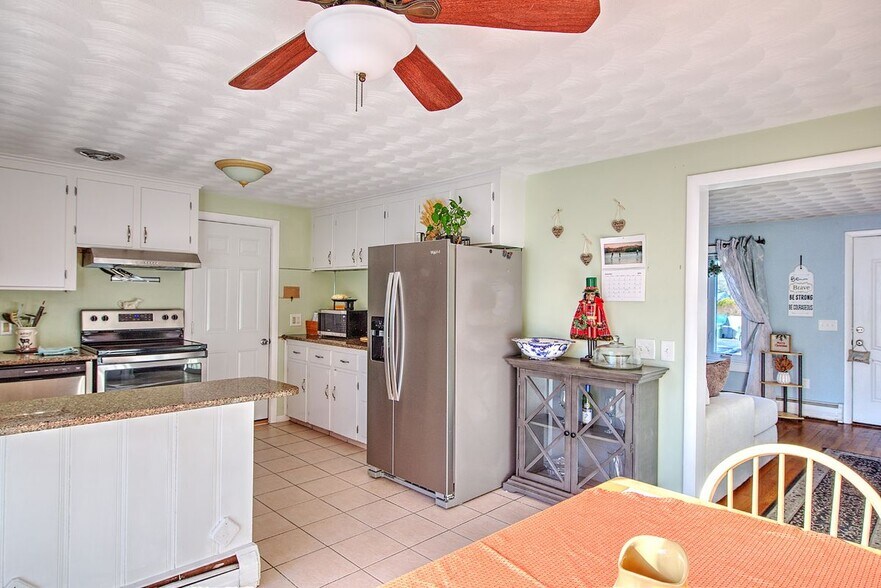 Building Photo - 138 Youngs Ave