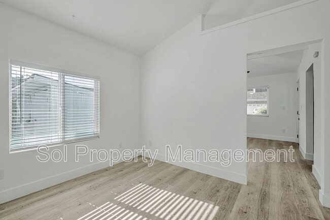 Building Photo - 822 Eaton St