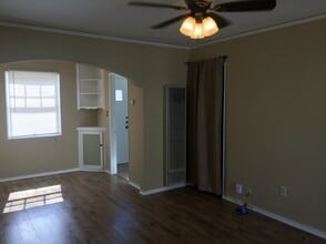 Building Photo - Beautiful cottage-like home. CONVENIENT TO UCSD MEDICAL!!!