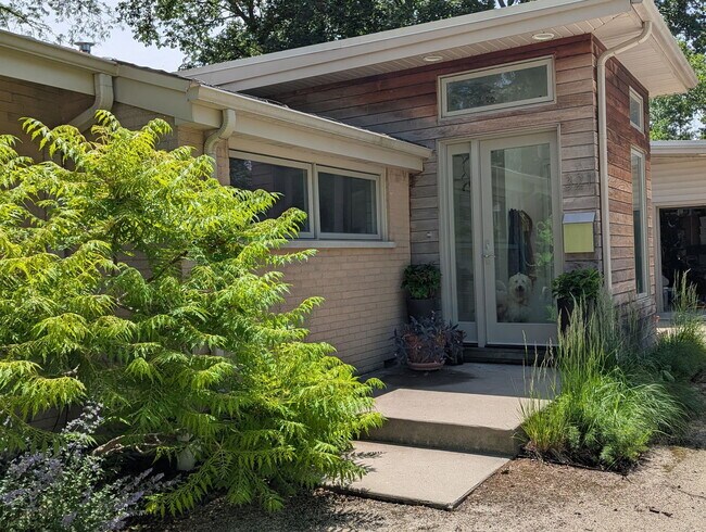 Building Photo - 321 Ferndale Rd