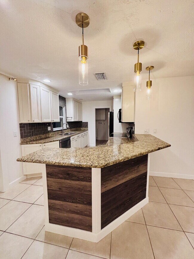 Building Photo - Coastal 4-Bedroom Oasis – Walk to the Beach!