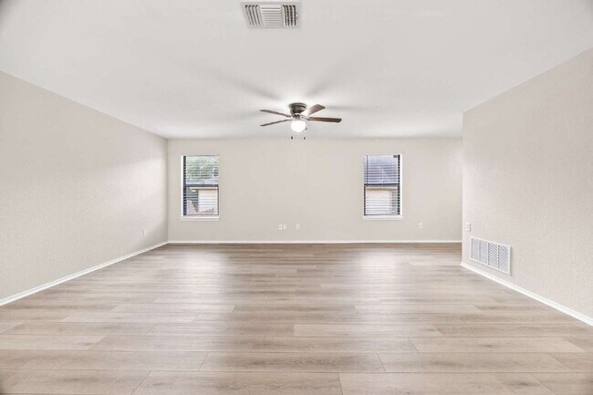Building Photo - "Charming 3-Bedroom Oasis with 2 Full Baths – Your Perfect Retreat in Schertz!"