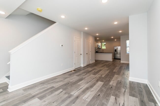 Building Photo - Recently renovated home in South West Phil...