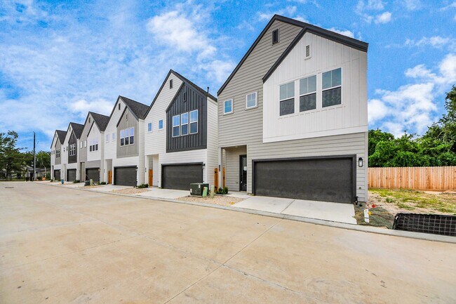 Building Photo - 6519 Old Olive Tree Dr
