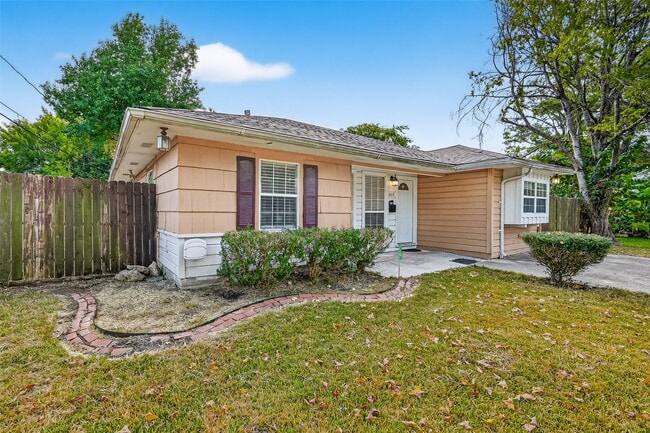 Building Photo - 1111 Choate Cir