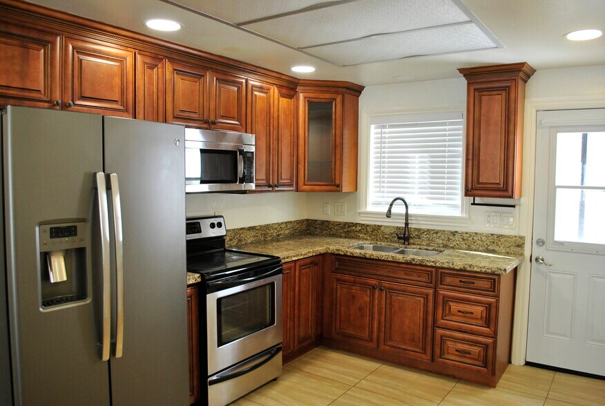 Building Photo - 2203 Voorhees Ave