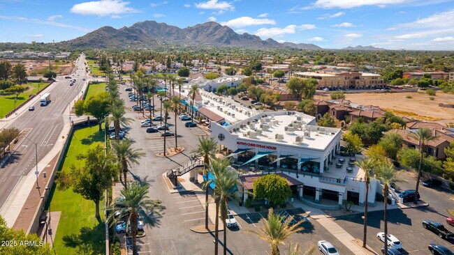 Building Photo - 7027 N Scottsdale Rd