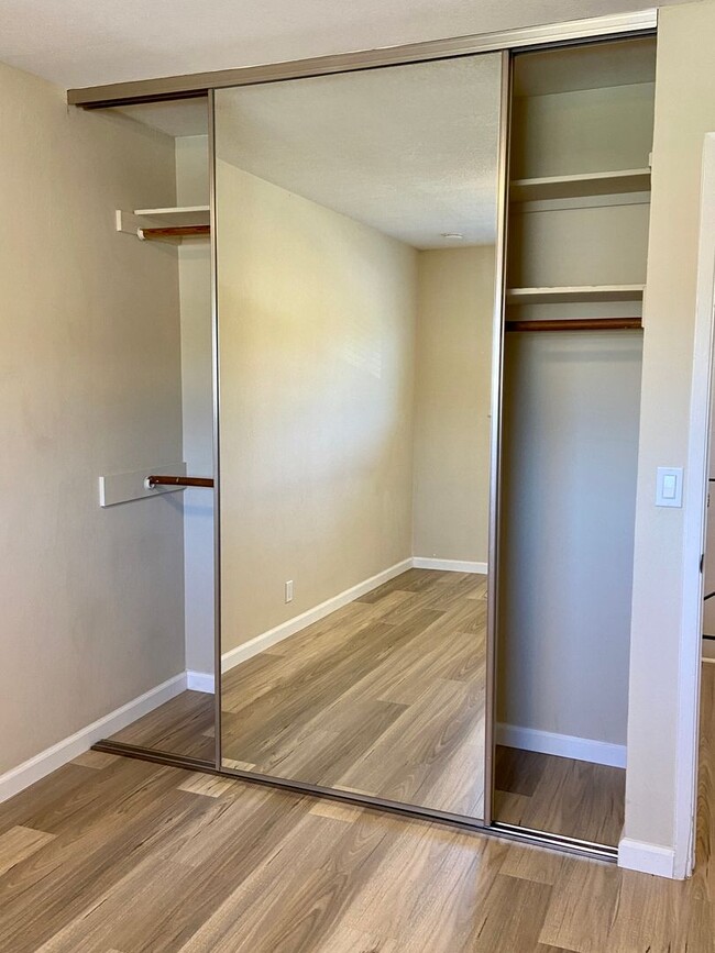 Building Photo - 10350 Leola Ct