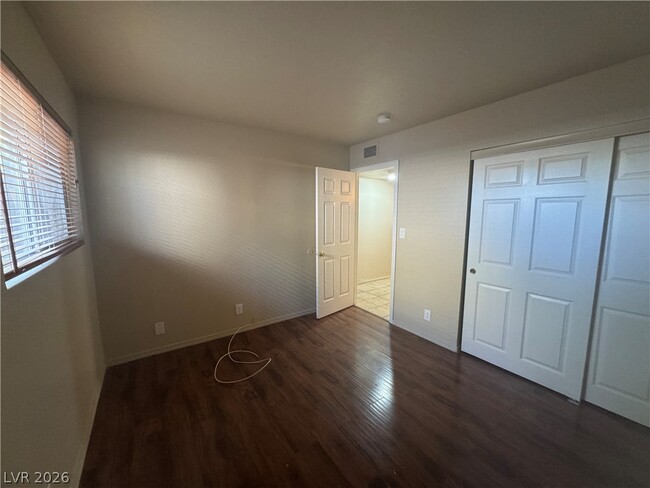 Building Photo - 4360 Twin View Cir