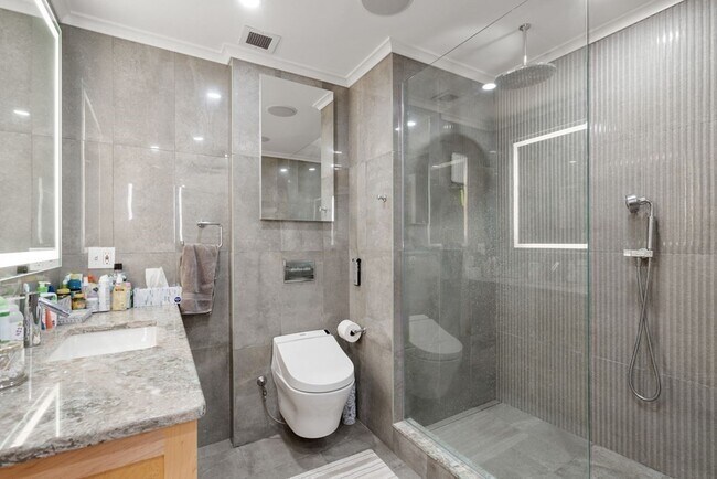 Building Photo - 197 8th St