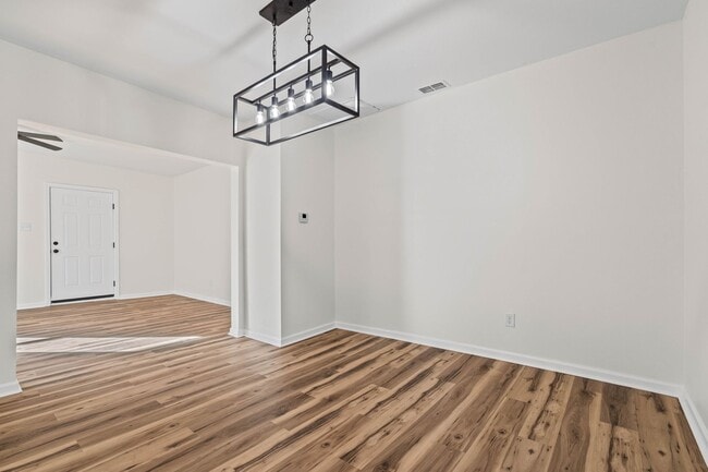 Building Photo - 1860 Calmes St