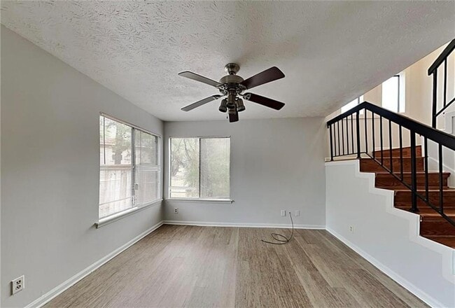 Building Photo - 8577 Parkside Dr