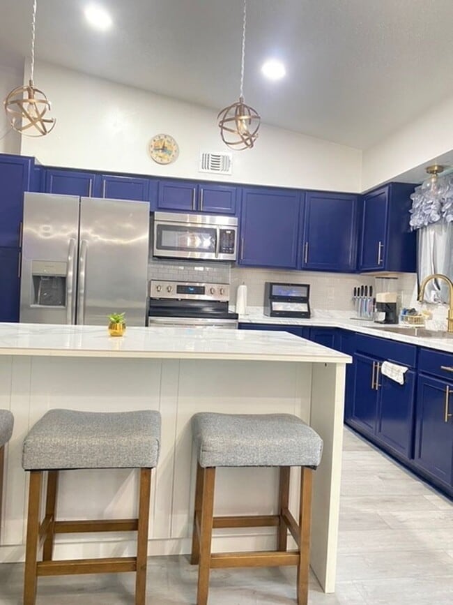 Building Photo - 622 Tejon Ave SW