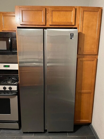 Building Photo - 715 E High St