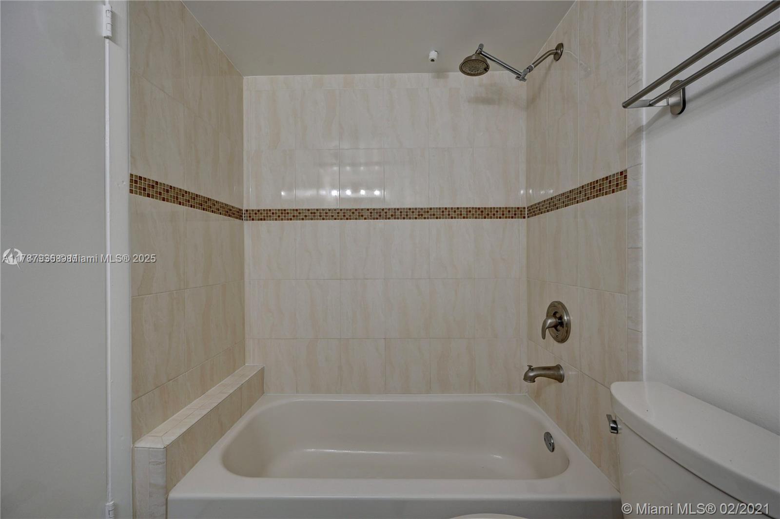 Building Photo - 2850 N Oakland Forest Dr