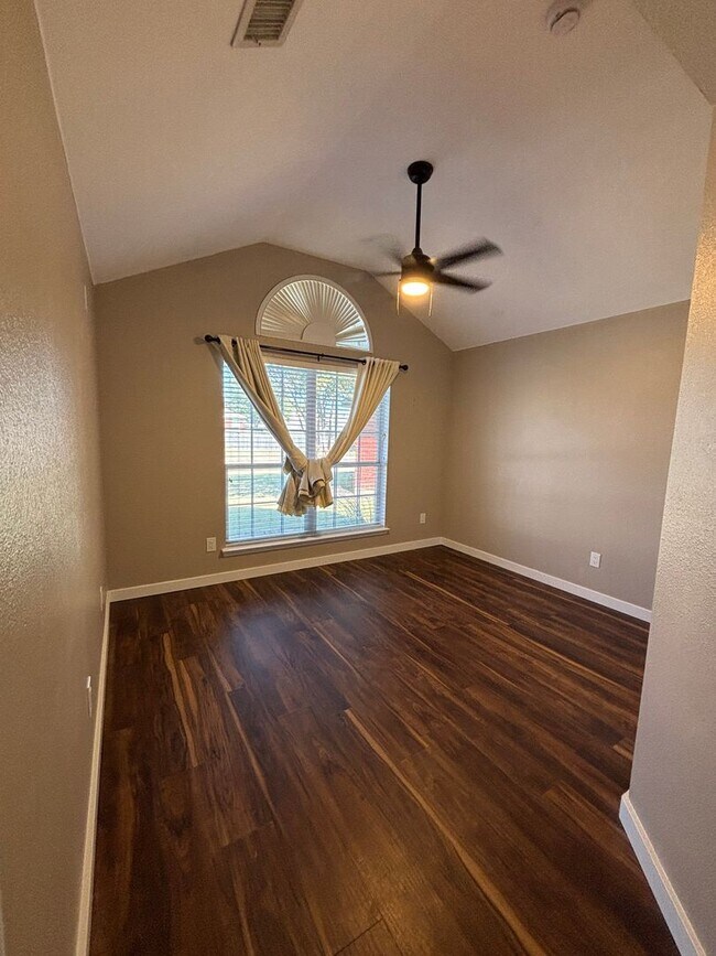 Building Photo - 1117 Marcia Ln