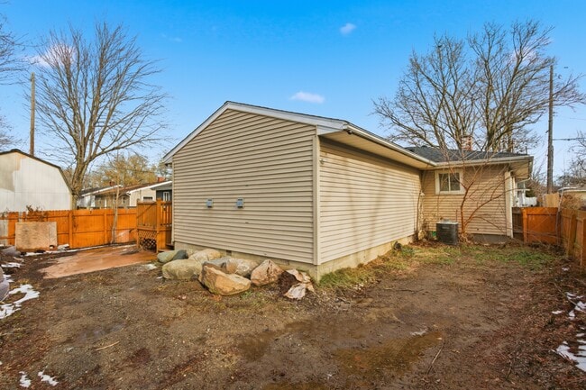 Building Photo - 3607 Sunridge Dr