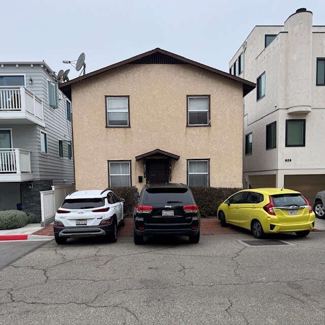 Building Photo - 831 Loma Dr