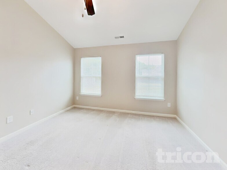 Building Photo - 219 Plains Dr