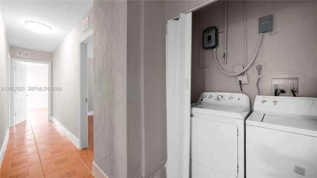 Building Photo - 1124 NW 100th Terrace