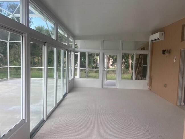 Building Photo - 8121 SW Yachtsmans Dr