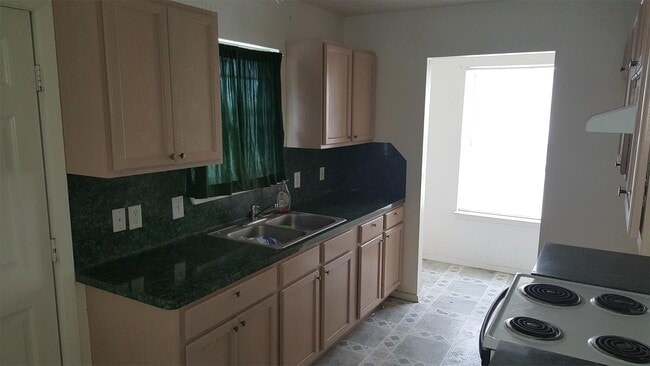 Building Photo - 3223 Reforma Dr