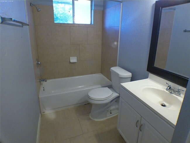 Building Photo - 15914 Willbriar Ln