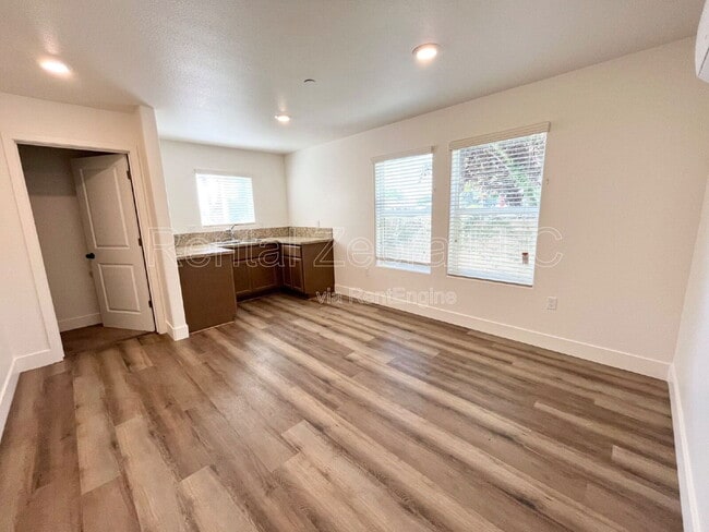 Building Photo - 440 Olive Way
