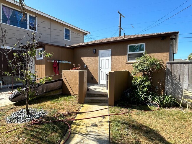 Building Photo - 1 Bed/1 Bath Newly Renovated