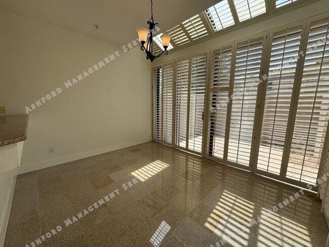 Building Photo - BEAUTIFUL 3 BEDROOM 3 BATHROOM HOME IN GAI...