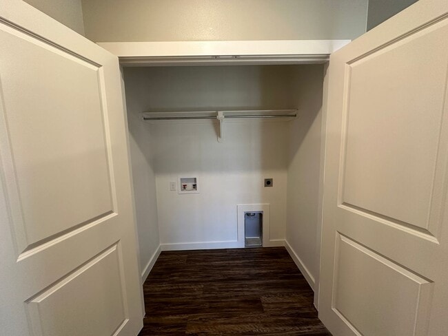 Building Photo - 405 E 21st St