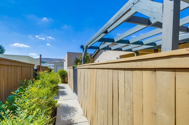 Building Photo - Charming 2BR Home with Attached Garage, Private Patio and a Friendly Community!