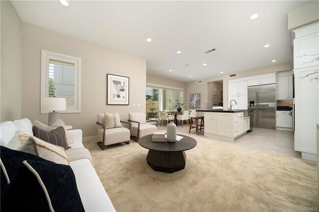 Building Photo - 109 Pitch