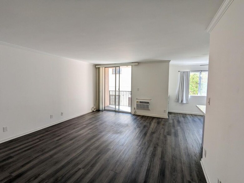 Building Photo - 118 S Wetherly Dr