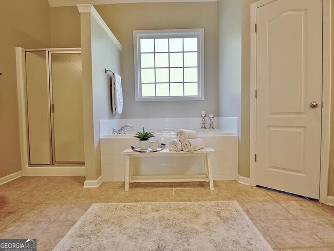 Building Photo - 410 Persimmon Dr